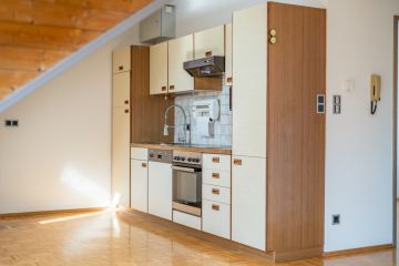 Zentrale 3-Zimmer-Wohnung mit Blick in die Schweizer Berge! - Blick in die Küche
